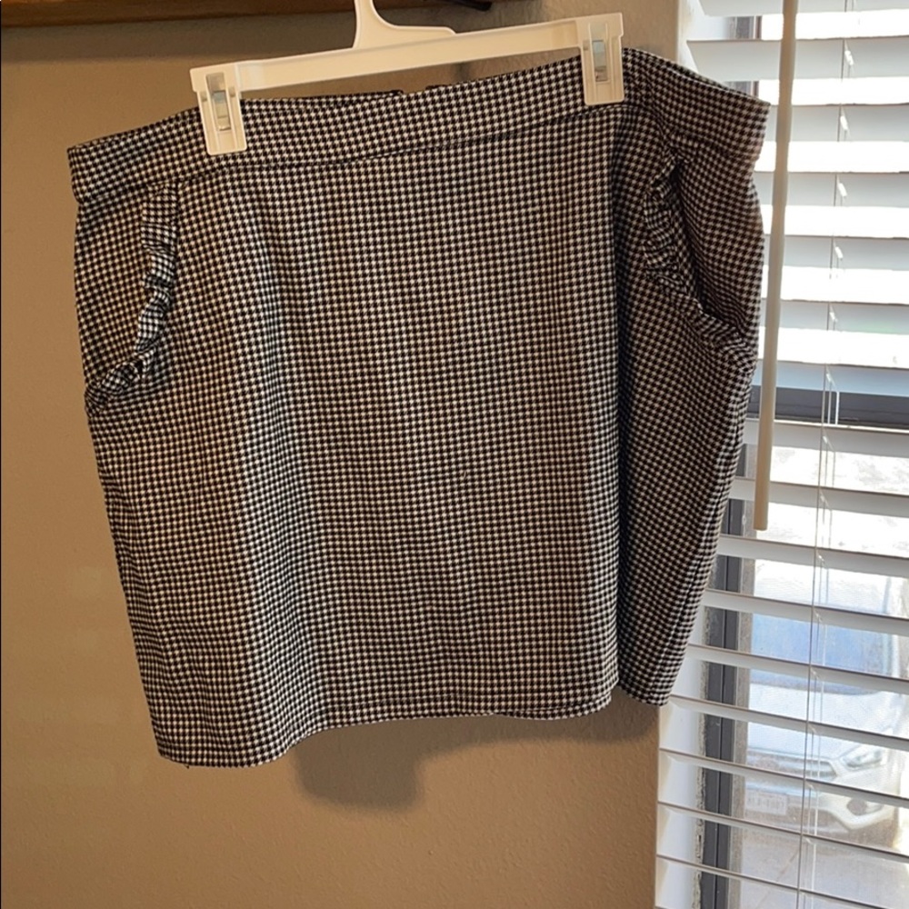 Houndstooth skirt
